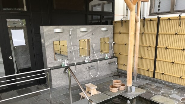 A modern bathroom with a glass-enclosed shower, a wooden bench, and a bamboo screen. - Fuji Sansuikan (Fujikawaguchiko)