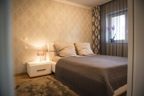 1 slaapkamer, een strijkplank/strijkijzer, gratis wifi, beddengoed