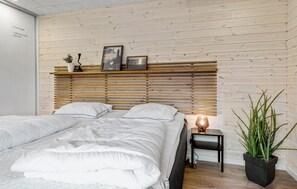 3 bedrooms, travel crib, free WiFi - Nice home in Vestervig with WiFi (Vestervig)