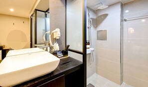 Kamar Deluks, 1 Tempat Tidur Queen | Wastafel kamar mandi