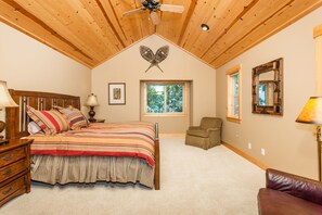 4 bedrooms, desk, iron/ironing board, travel crib