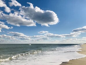 Plage, chaises longues