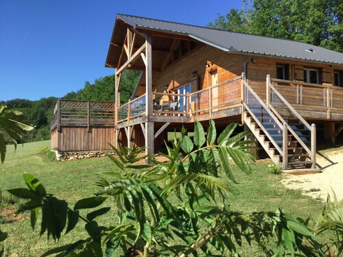 Chalet de caractère,2*, avec piscine 6  à 10 personnes . 3 nuits min.hors saison