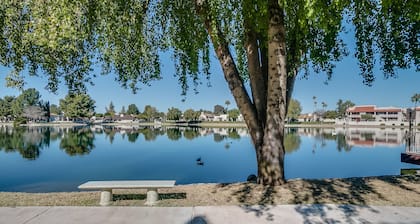 Más de 83 comentarios de 5 estrellas! Lakefront + King Master + Queen Guest + Piscina climatizada