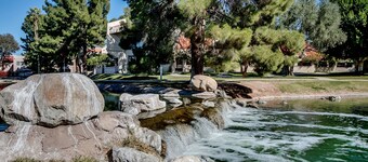 Yli 83 5-tähden arvostelut!  Lakefront + King Master + Queen Guest + lämmitetty uima-allas