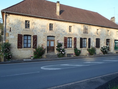 Studio 35 m2 with view of the old mill canal near downtown rue de la gare
