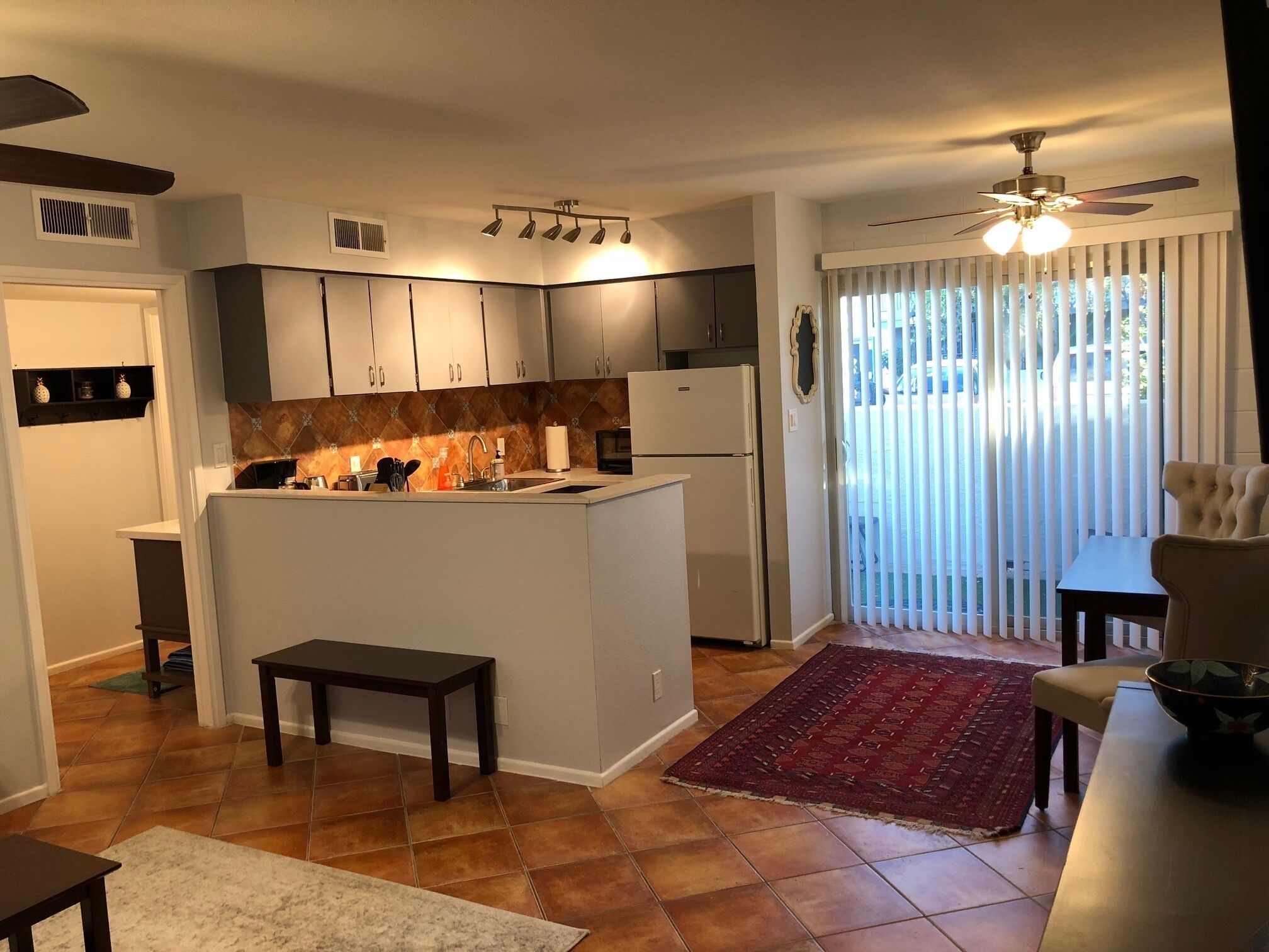Beautiful 2 bedroom 1 bed apartment in Arcadia