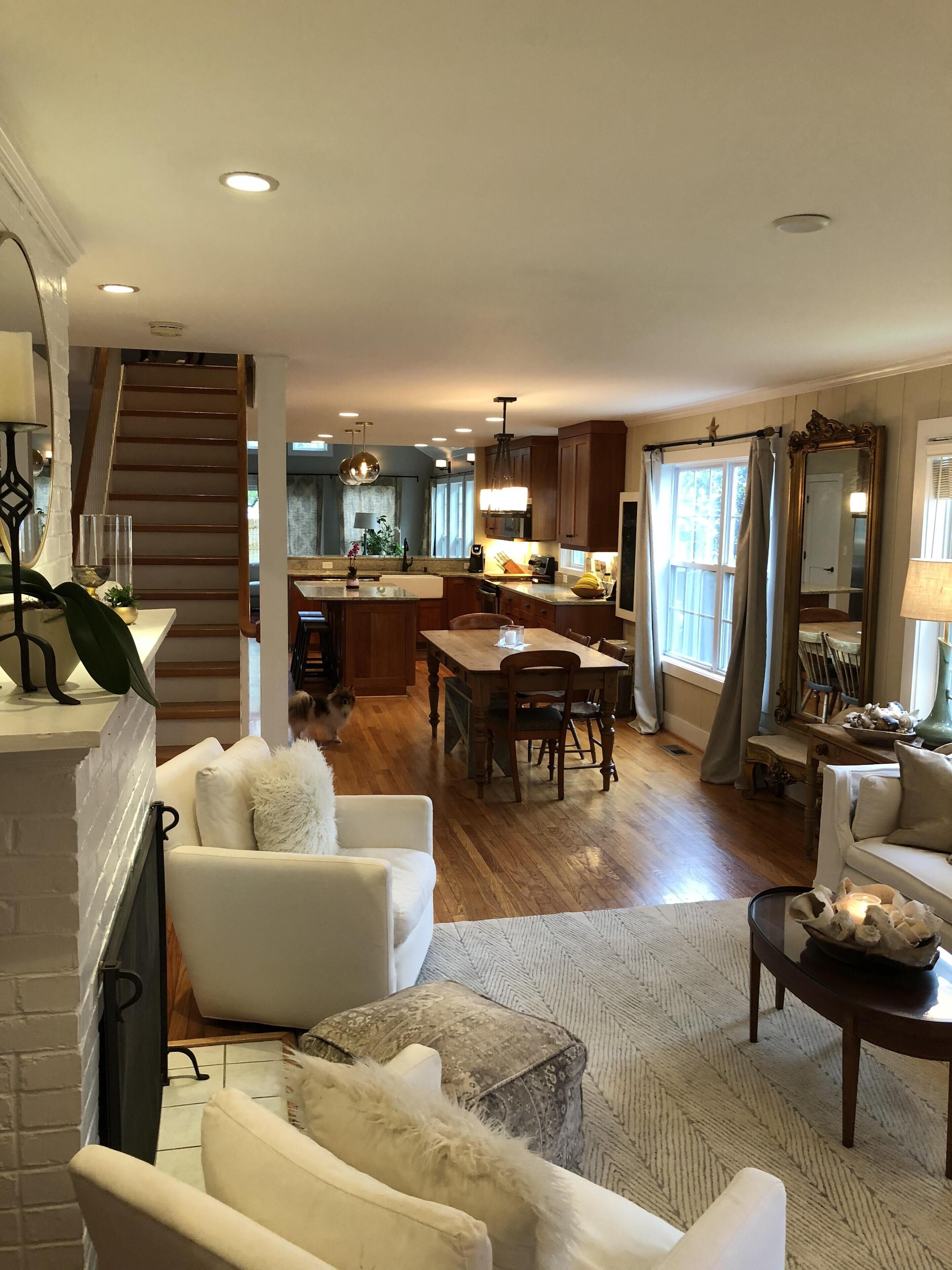 TV, caminetto, videogiochi, lettore DVD