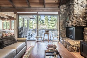 Smart-TV, Kamin, DVD-Player