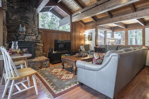 Téléviseur connecté, foyer, lecteur de DVD