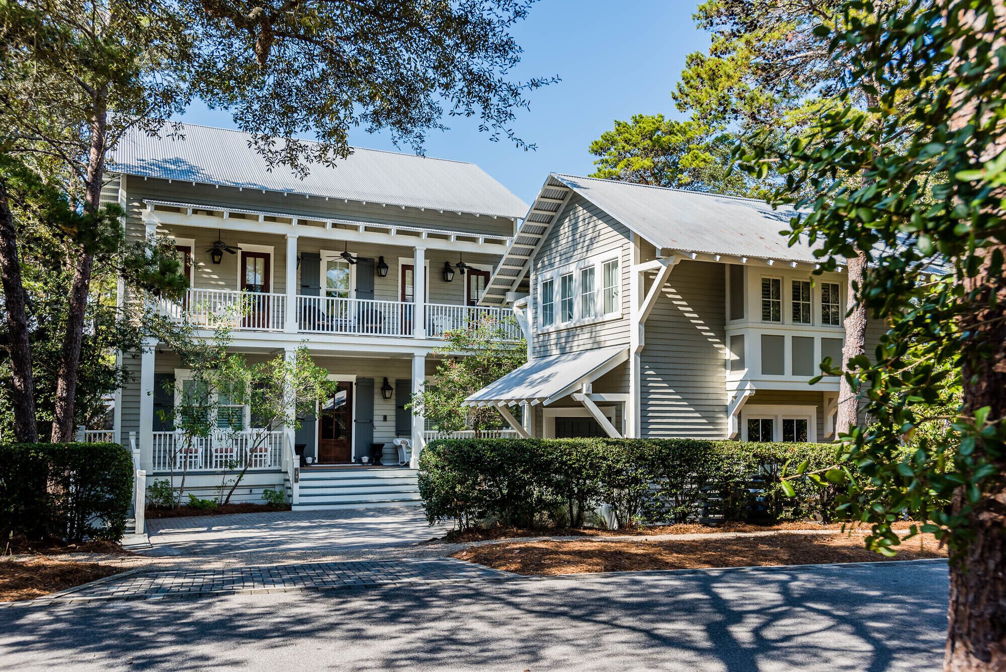 Cottage District, Rooftop Deck, Lake Views, Carriage House!