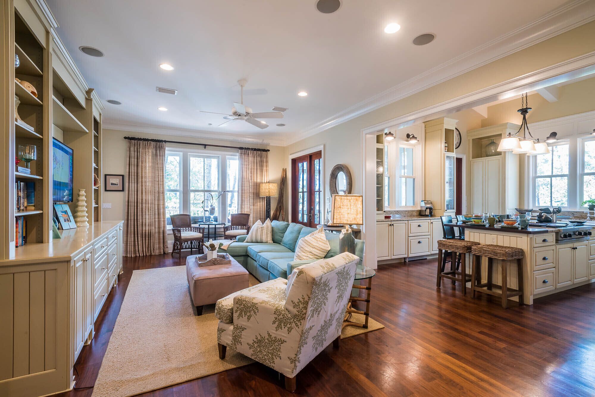 Cottage District, Rooftop Deck, Lake Views, Carriage House!