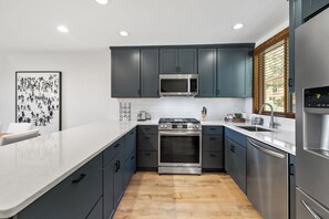 Fridge, microwave, oven, stovetop - Newly Remodeled Gold Bend Condo, w/ Northstar Shuttle Route w/ HOA Gym, Pool and Hot Tub Access! (Truckee)