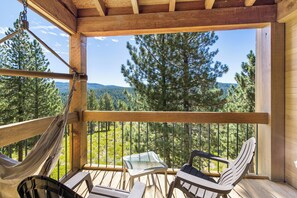 Property grounds - Newly Remodeled Gold Bend Condo, w/ Northstar Shuttle Route w/ HOA Gym, Pool and Hot Tub Access! (Truckee)