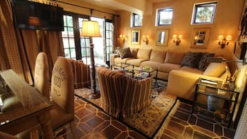 Smart TV, DVD player, books