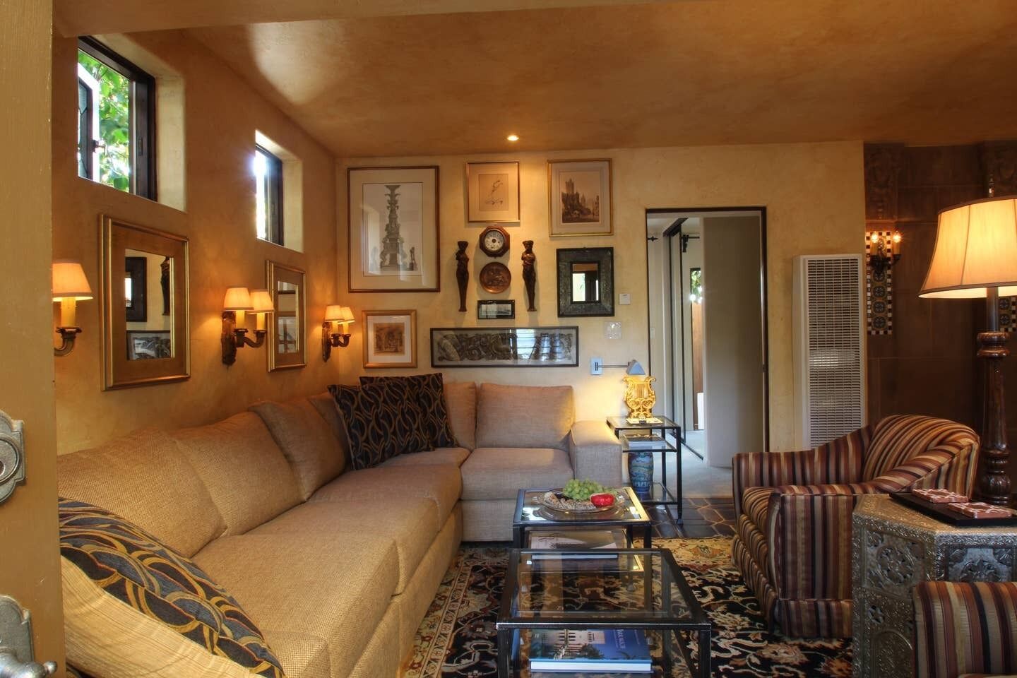 Banker's Hill "The Carriage House" Lower Unit