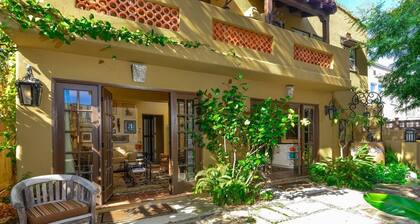 Banker's Hill "The Carriage House" Lower Unit. Pets welcome and near Balboa Park