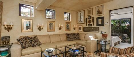 Smart-tv, een dvd-speler en boeken