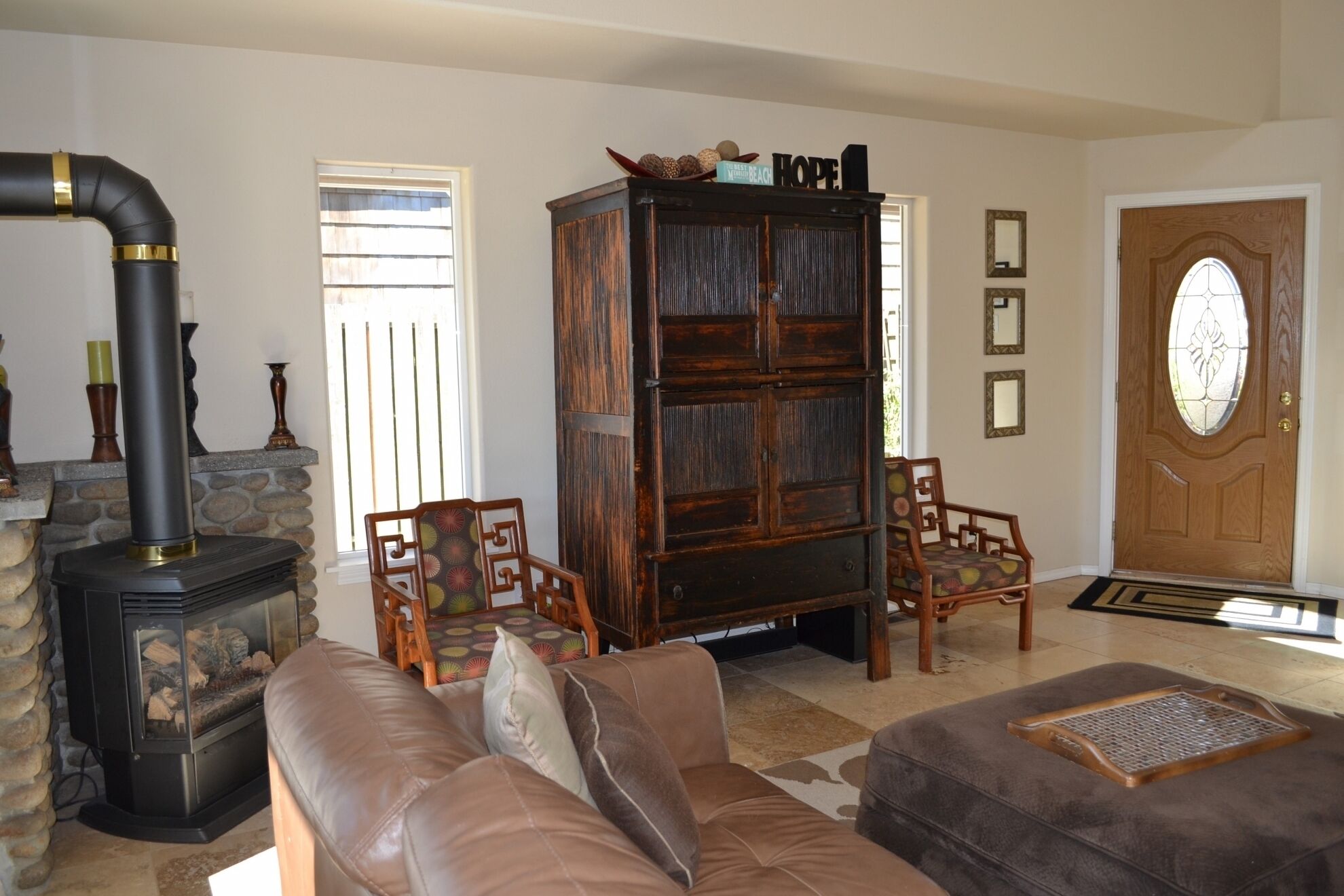 South Seaside -Tastefully decorated 3 bedroom 2 1/2 bath home, on golf course.