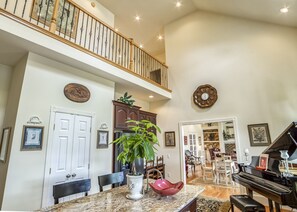 Dining - The White House; located at the foothills of the Shenandoah Valley. (Drakes Branch)