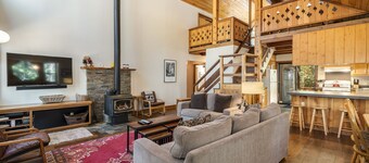 I nærheten av Squaw og Northstar, nyoppusset m / tilgang til basseng og privat strand