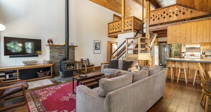 In der Nähe von Squaw und Northstar, neu renoviert mit Zugang zum Pool und Privatstrand