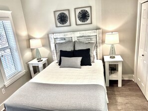 3 bedrooms, desk, iron/ironing board, travel crib