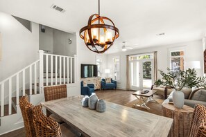 Interior - Come for the Beach View and stay for the Food! (Panama City Beach)