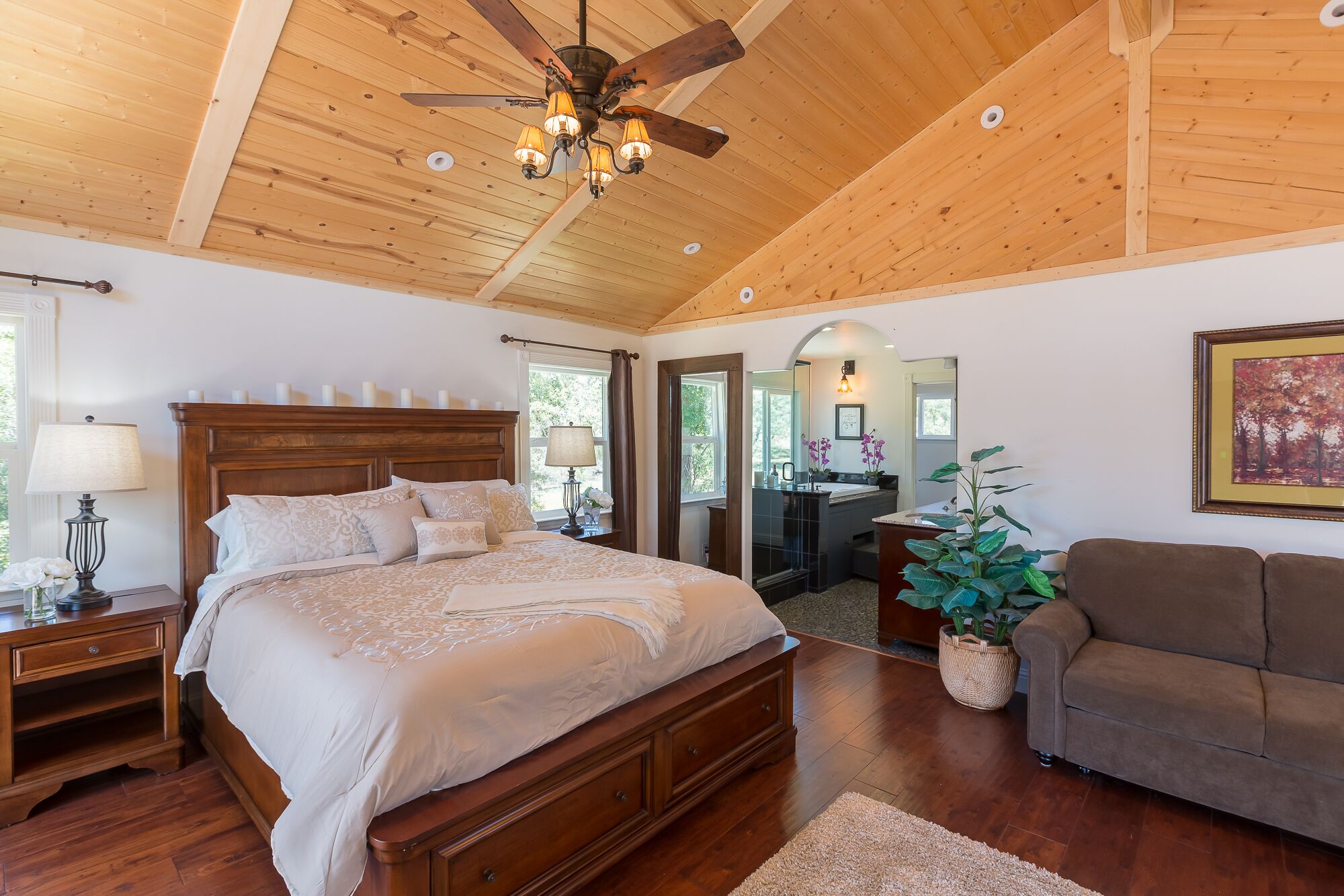 Large Luxurious, Yosemite Pines Lodge,  Game Room, Pool, Spa & Ponies