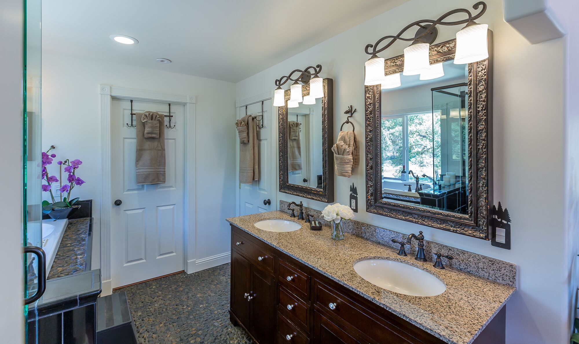 Large Luxurious, Yosemite Pines Lodge,  Game Room, Pool, Spa & Ponies