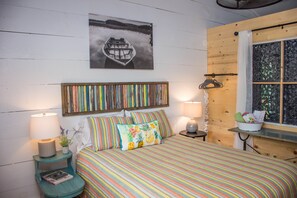 1 slaapkamer, een strijkplank/strijkijzer, wifi, beddengoed