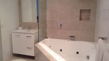 Svit Executive - 1 kingsize-sÀng - icke-rökare | Bubbelbad