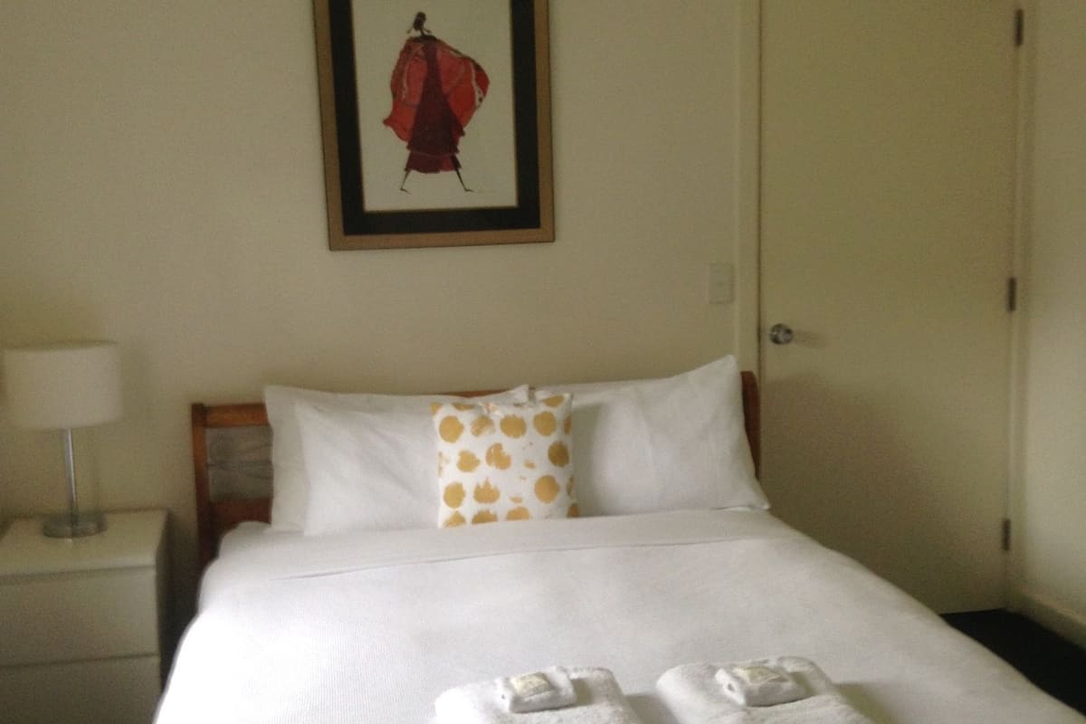 Habitación estándar, 1 cama Queen size | 1 habitación, ropa de cama de alta calidad, escritorio y wifi gratis