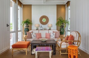 特色别墅, 私人游泳池 (Fahn Noi) | 起居区 | 45-英寸液晶电视 （配备卫星频道）、电视