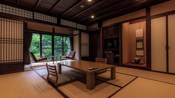 Japanese-style Room "Ochiai" | In-room safe, individually decorated, desk, blackout curtains