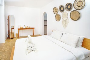 Deluxe Suite, Garden View | 1 bedroom, premium bedding, desk, blackout drapes