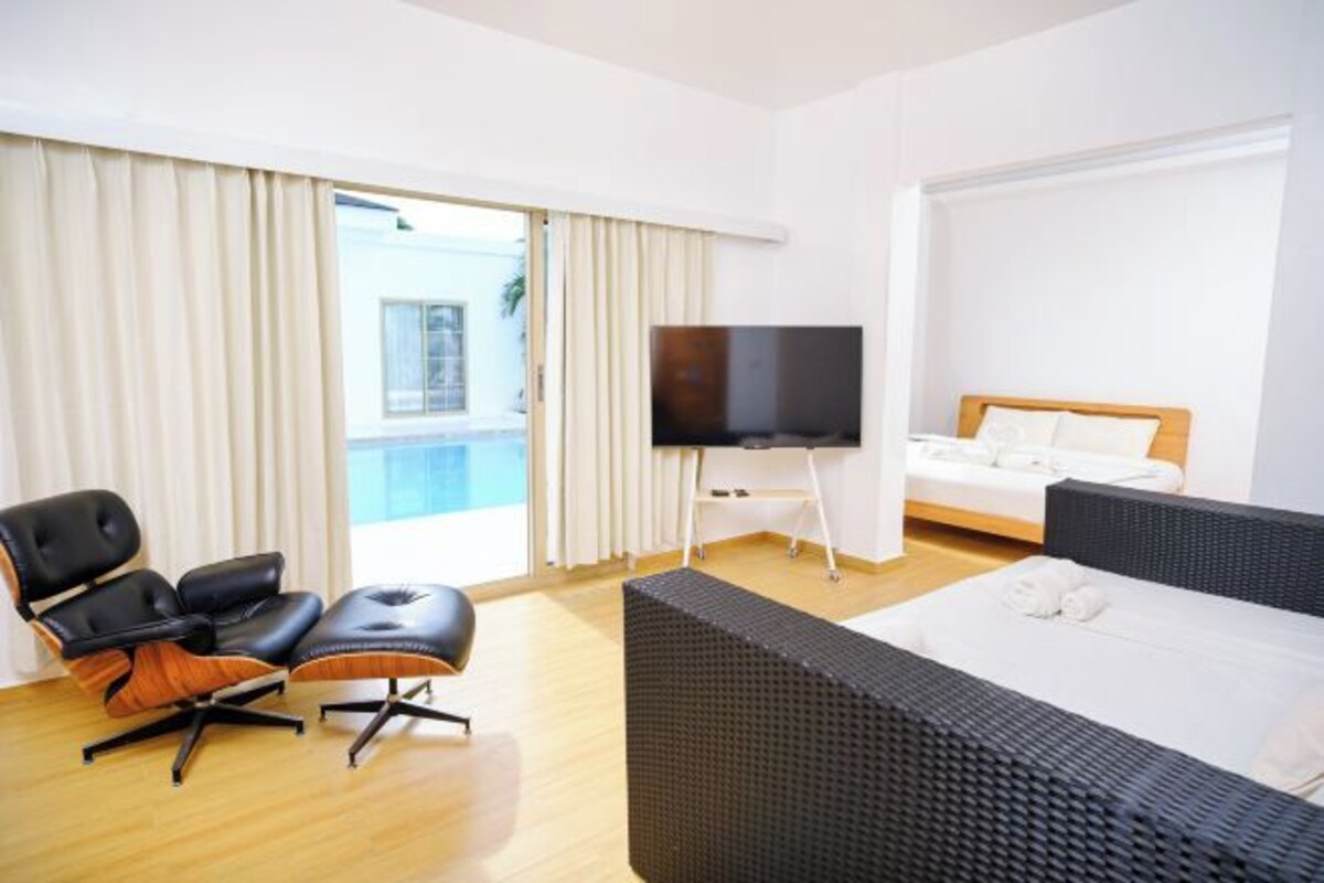 1 bedroom, premium bedding, desk, blackout drapes
