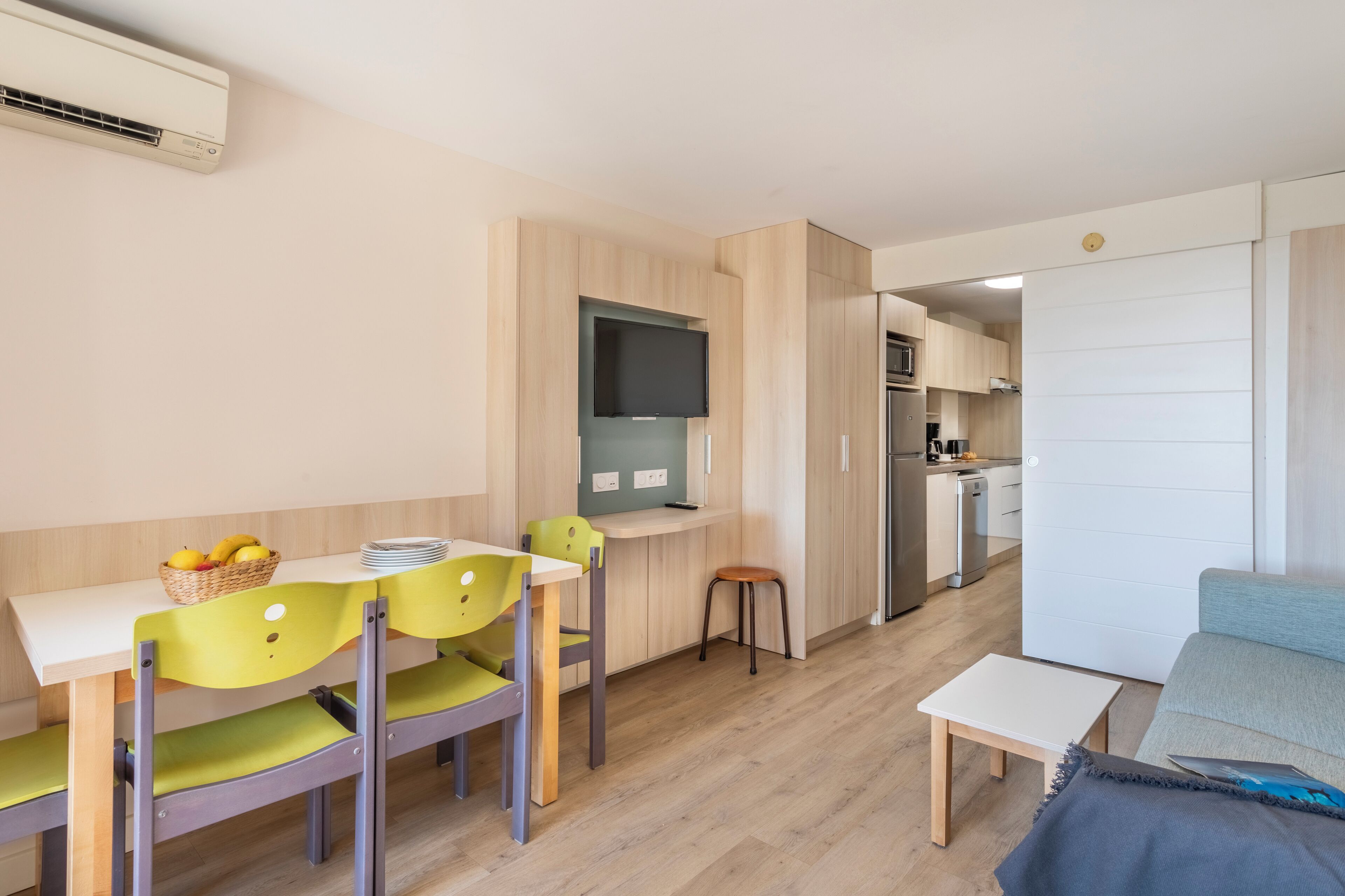 Standard Studio, Terrace | Living area | 70-cm LCD TV with digital channels, TV, books