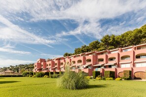 Exterior - Résidence Pierre & Vacances Saint-Mandrier Les Jardins de la Côte d'Azur (Saint-Mandrier-sur-Mer)