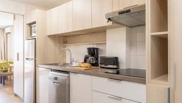 Studio 5 Personnes - 1 Coin Nuit Standard Eco | Coin cuisine privé | Plaque de cuisson, lave-vaisselle, bouilloire électrique, grille-pain