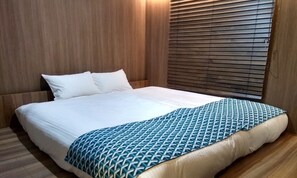 1 bedroom, desk, iron/ironing board, free WiFi - HOTEL AMANEK Asakusa Ekimae (Tokyo)