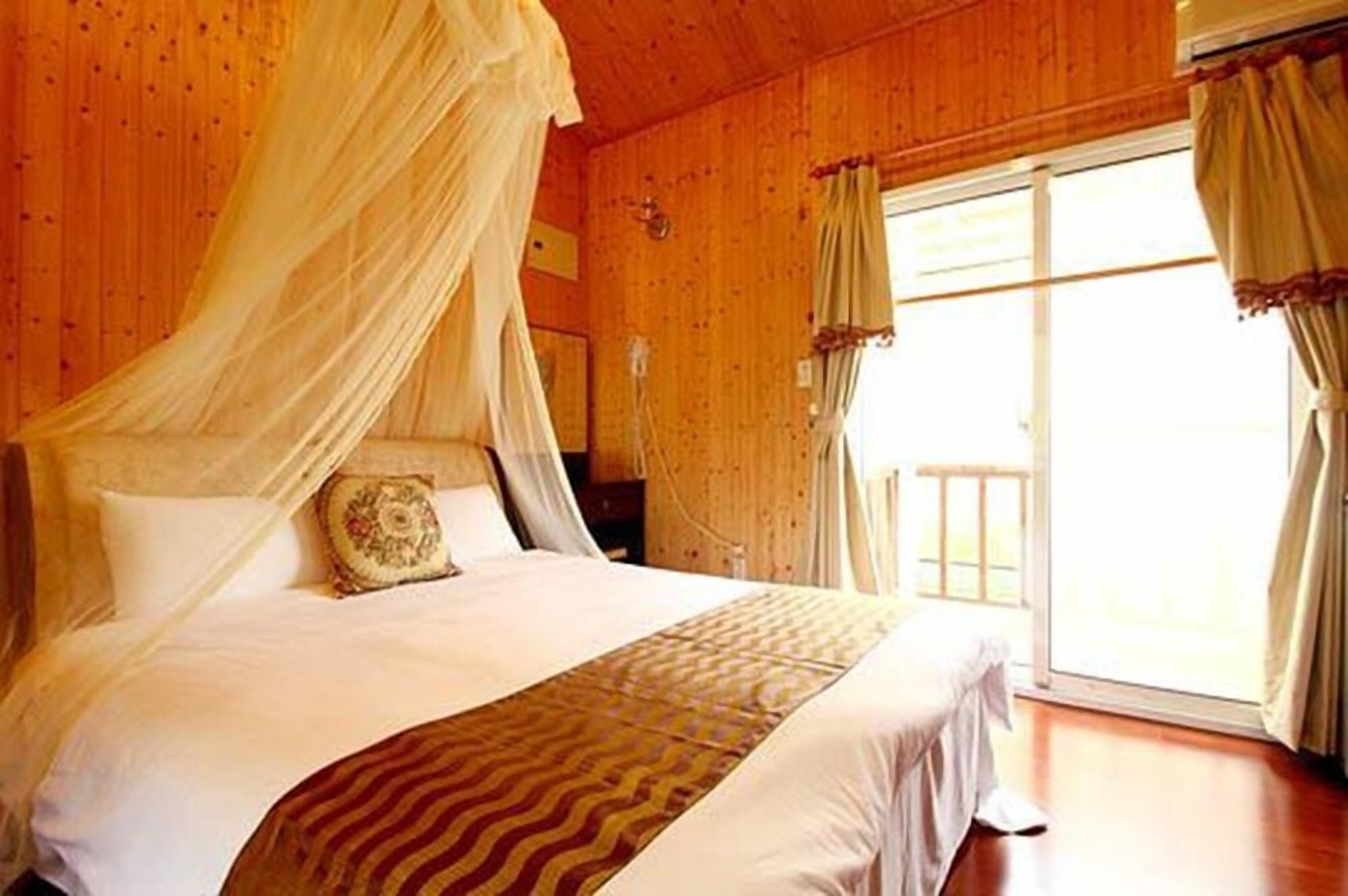 Egyptian cotton sheets, premium bedding, down comforters