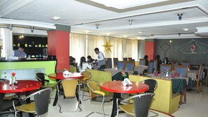 Restaurant - Hotel Alpine Continental (Shillong)