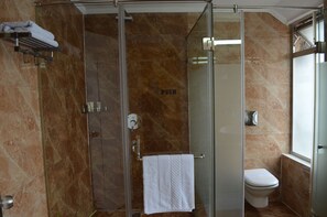 Bathroom - Hotel Alpine Continental (Shillong)