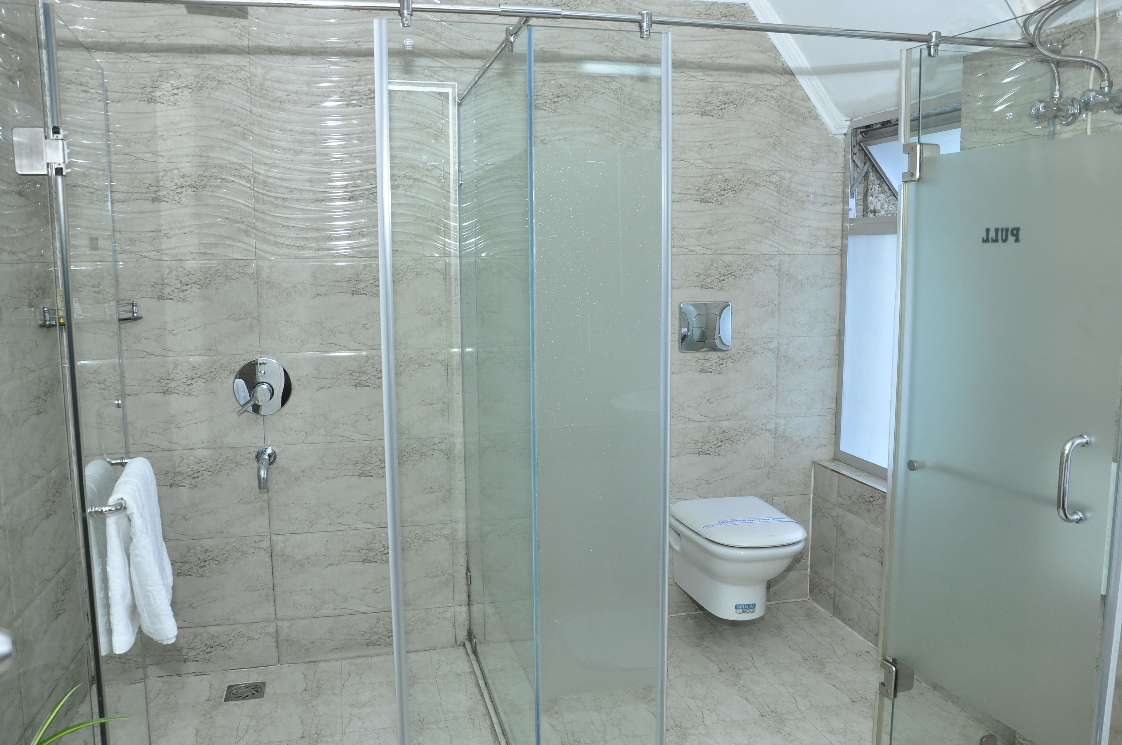 Executive Room (Non AC) | Bathroom | Slippers, towels