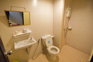 Shower, free toiletries, towels - Sleep Inn Hotel (Krabi)