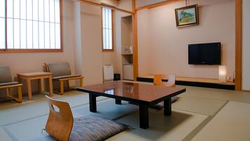 In-room safe, soundproofing, free WiFi