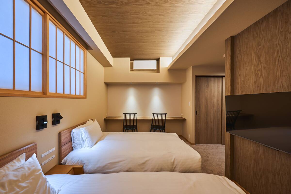 Habitación con 2 camas individuales, no fumadores (Renovated) | Edredones de plumas, caja fuerte, sistema de insonorización