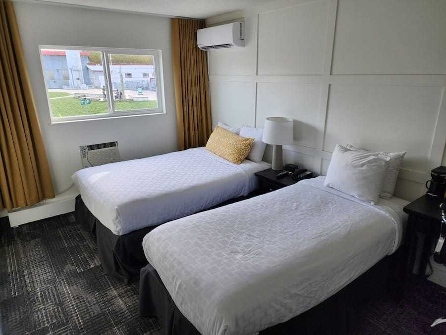 Habitación superior con 1 cama matrimonial o 2 individuales, varias camas, para no fumadores | Cortinas blackout, wifi gratis y ropa de cama