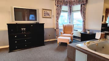 Habitación Deluxe, 1 cama King size, hidromasaje | Cortinas blackout, wifi gratis y ropa de cama